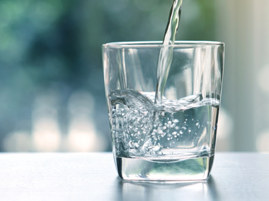 Ist basisches Wasser gesund? | Herbano